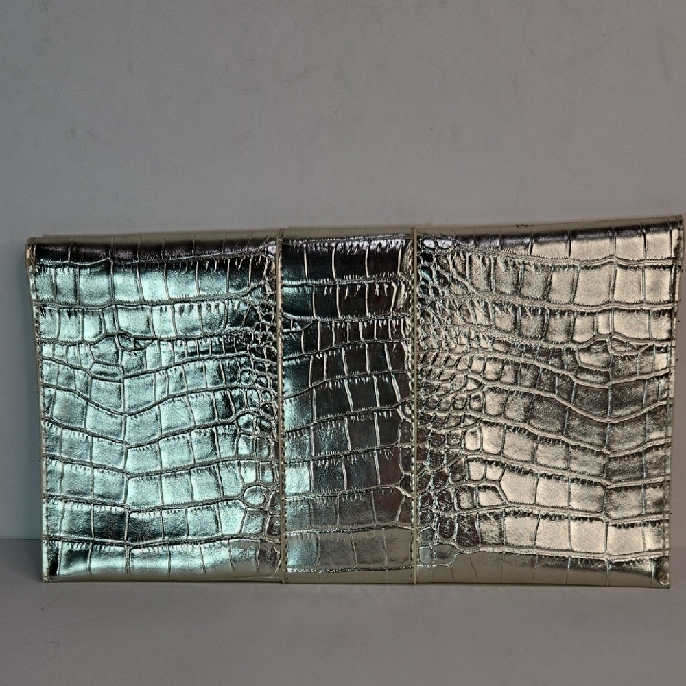 JJ Winters Nikki Metallic Crocodile Embossed Clutch Vegan NWT - Picture 4 of 10